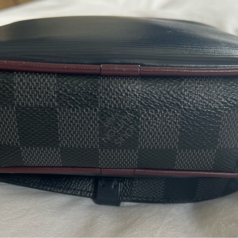 Louis Vuitton Danube PM Slim Bag - Picture 12 of 12